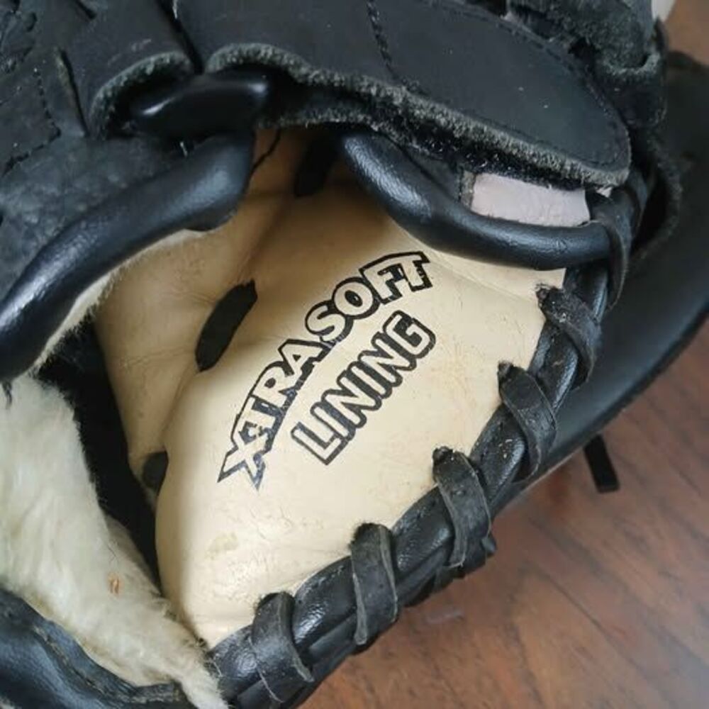 Louisville Slugger baseball glove / right handed throwers /13" - Picture 6 of 6